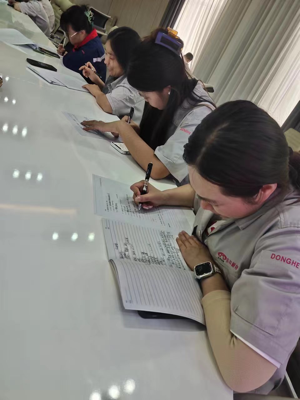 6、現場測評環(huán)節(jié)參訓人員認真答卷.jpg